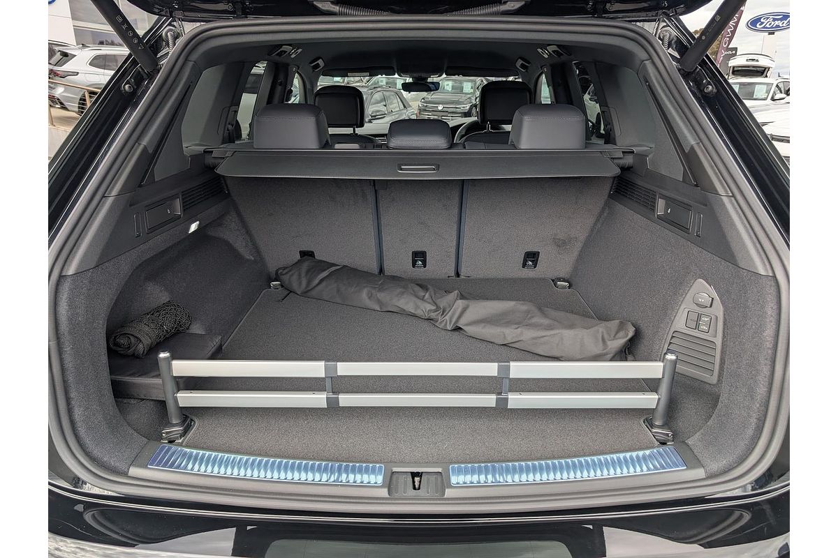 2025 Volkswagen Touareg 210TDI R-Line RC