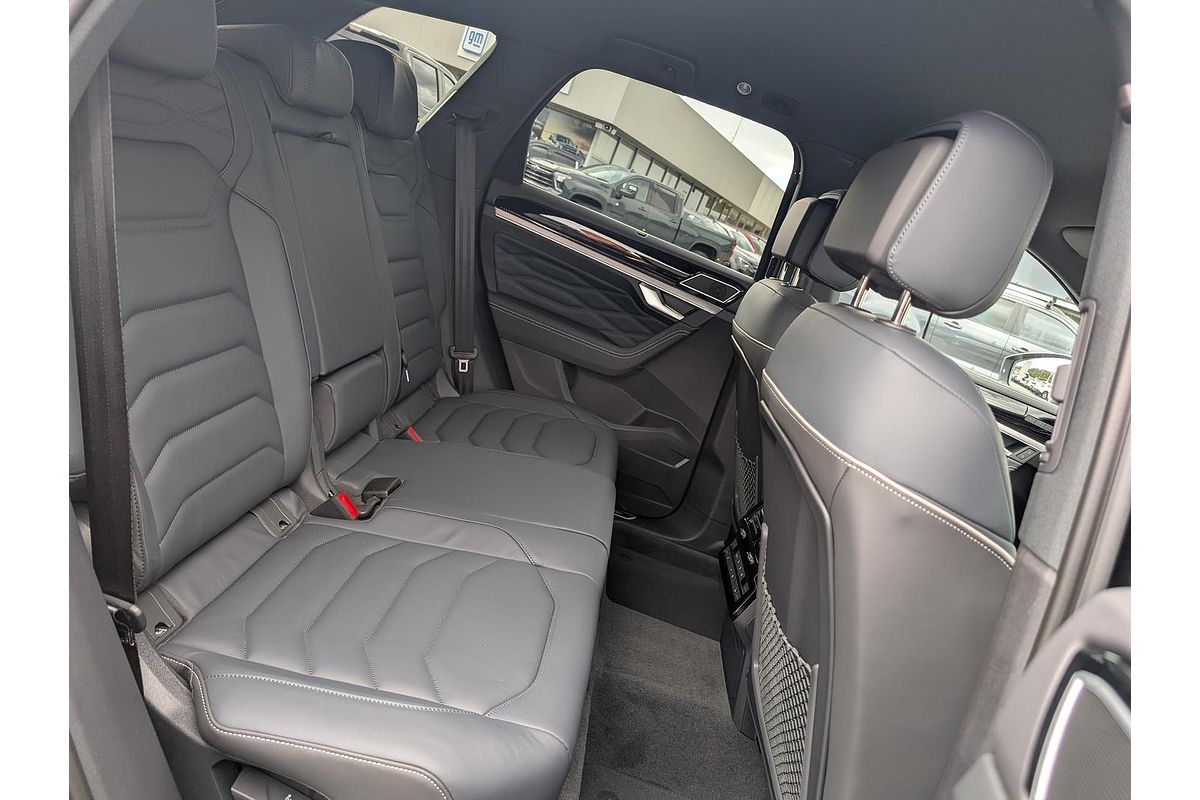 2025 Volkswagen Touareg 210TDI R-Line RC