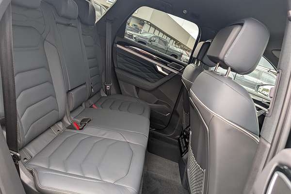 2025 Volkswagen Touareg 210TDI R-Line RC