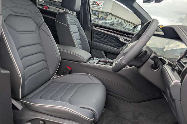 2025 Volkswagen Touareg 210TDI R-Line RC