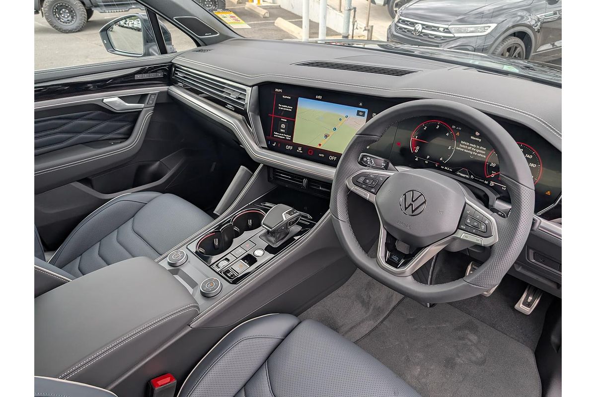 2025 Volkswagen Touareg 210TDI R-Line RC