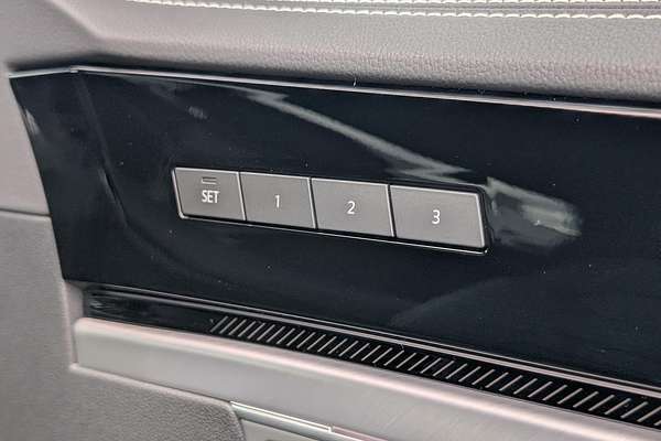 2025 Volkswagen Touareg 210TDI R-Line RC