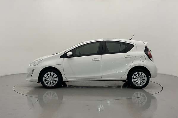 2017 Toyota Prius C NHP10R