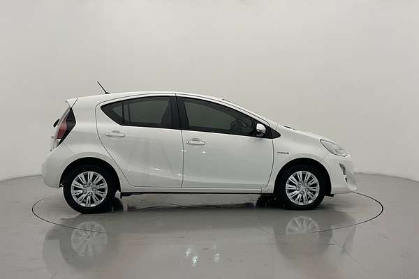 2017 Toyota Prius C NHP10R
