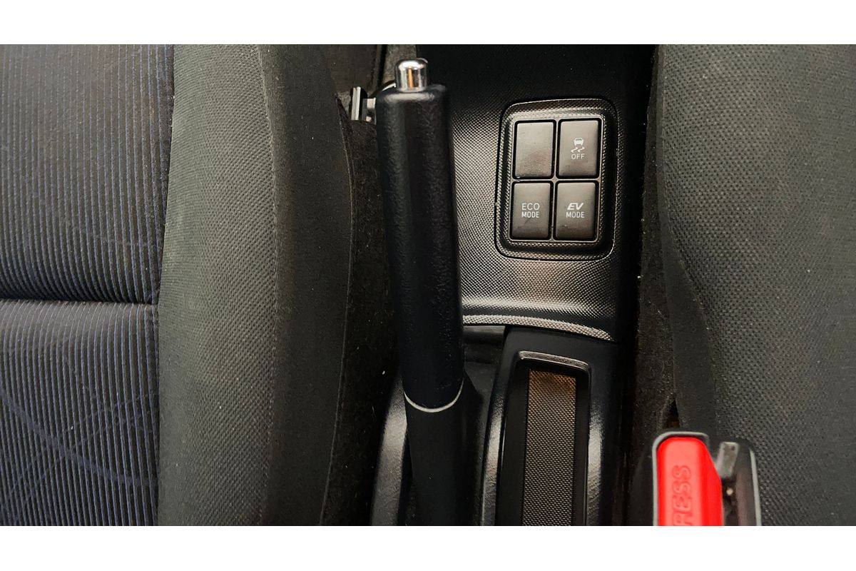 2017 Toyota Prius C NHP10R