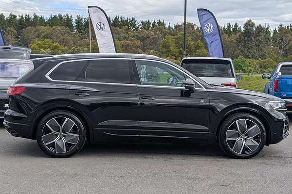 2025 Volkswagen Touareg 210TDI R-Line RC