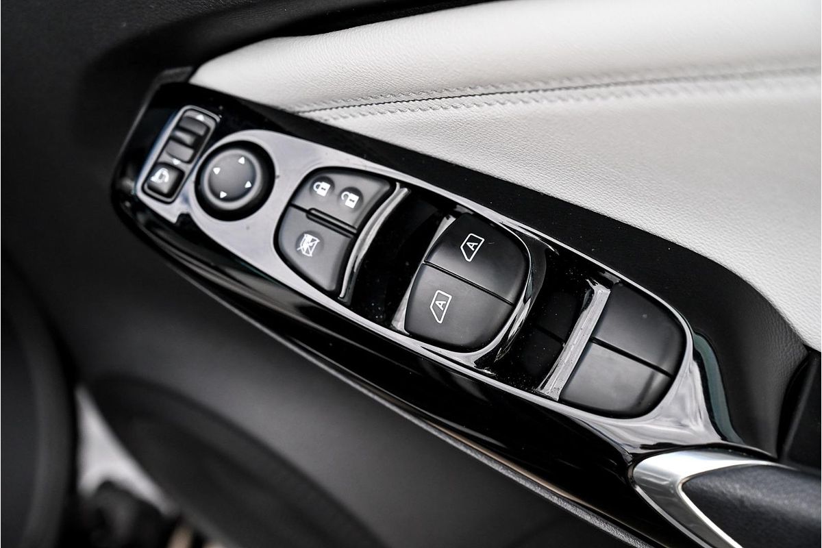 2023 Nissan JUKE ST-L F16