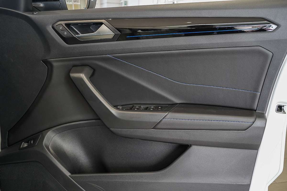 2025 Volkswagen T-Roc R D11