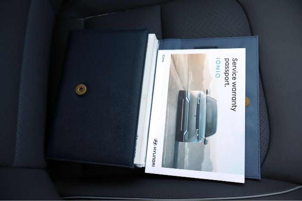 2022 Hyundai IONIQ Hybrid Premium AE.V4