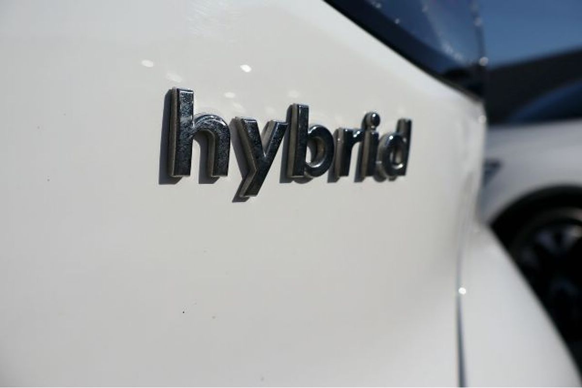 2022 Hyundai IONIQ Hybrid Premium AE.V4