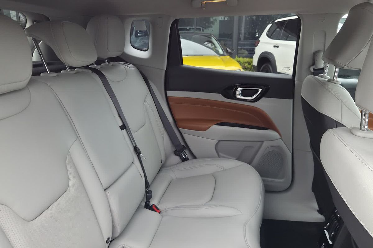 2022 Jeep Compass Limited M6