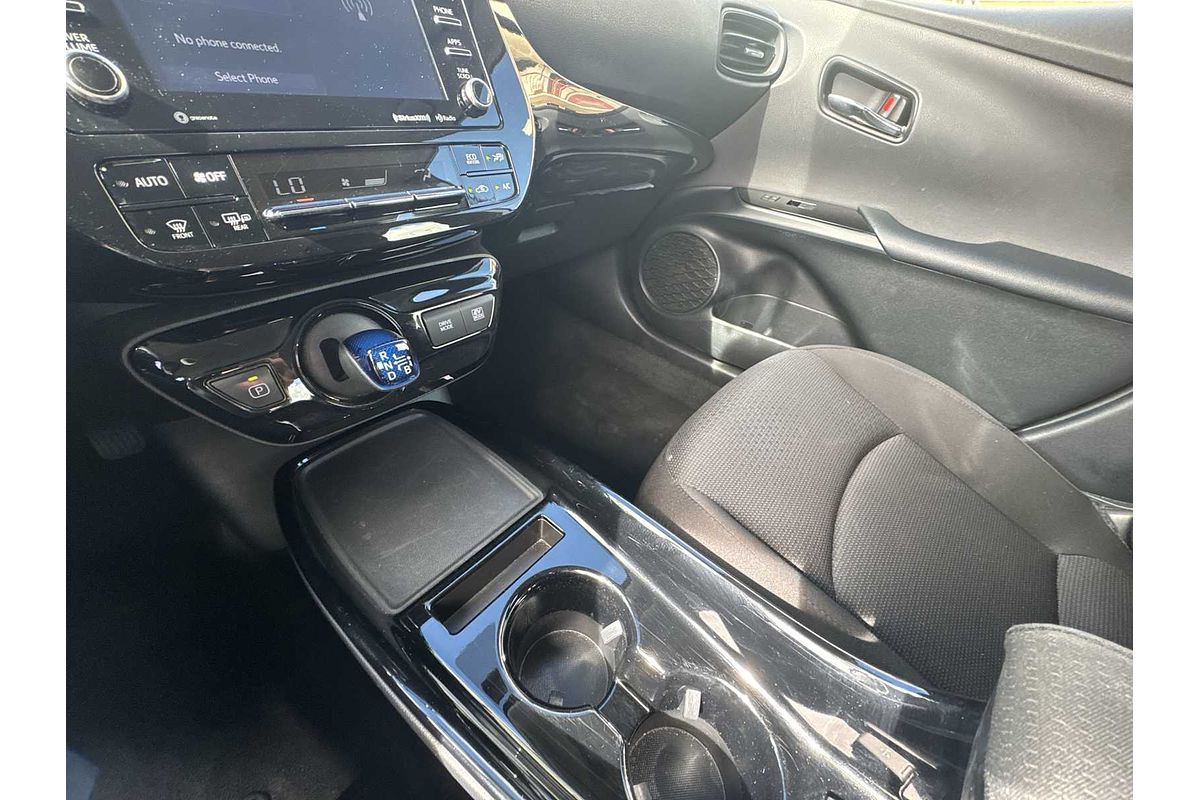 2022 Toyota Prius LE