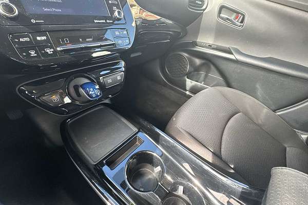 2022 Toyota Prius LE