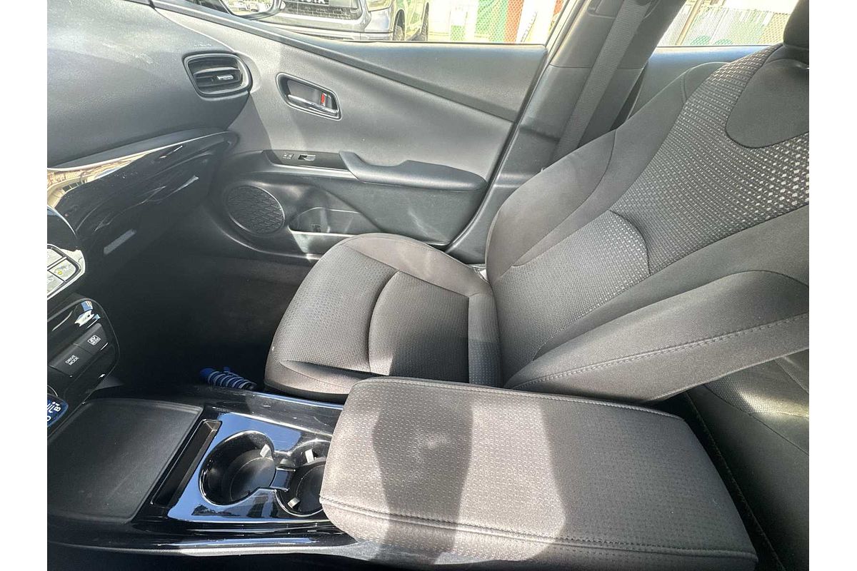 2022 Toyota Prius LE