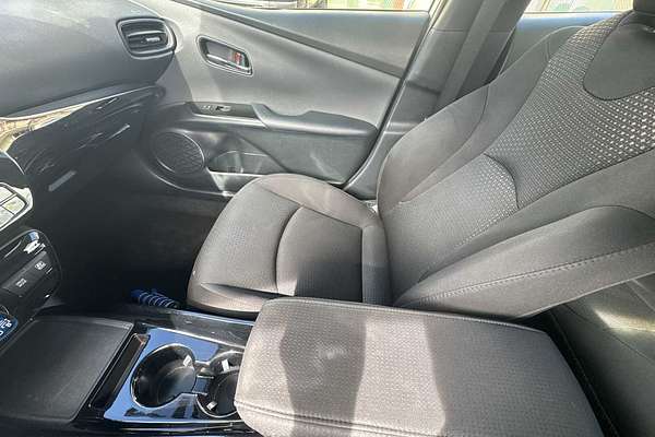 2022 Toyota Prius LE