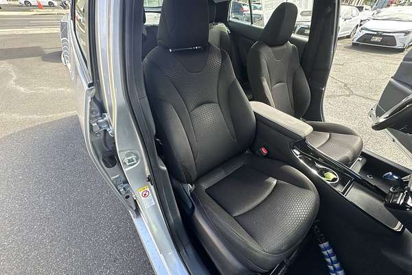 2022 Toyota Prius LE