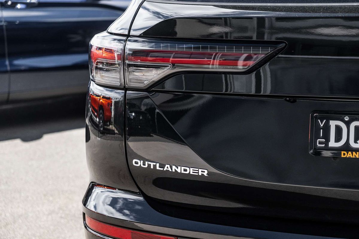 2025 Mitsubishi Outlander Exceed ZM