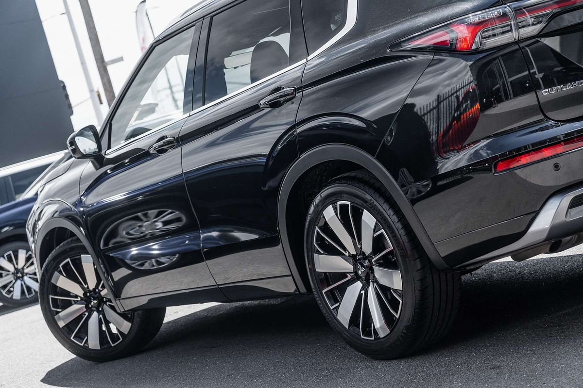 2025 Mitsubishi Outlander Exceed ZM