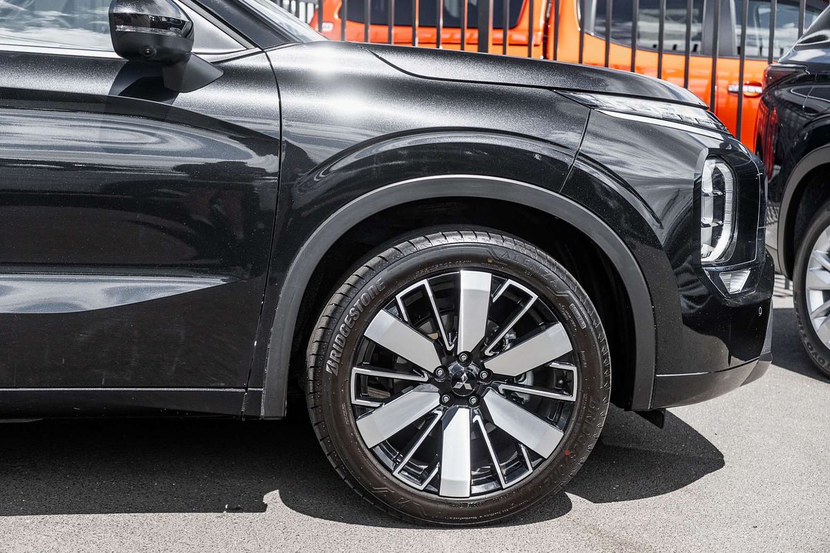 2025 Mitsubishi Outlander Exceed ZM