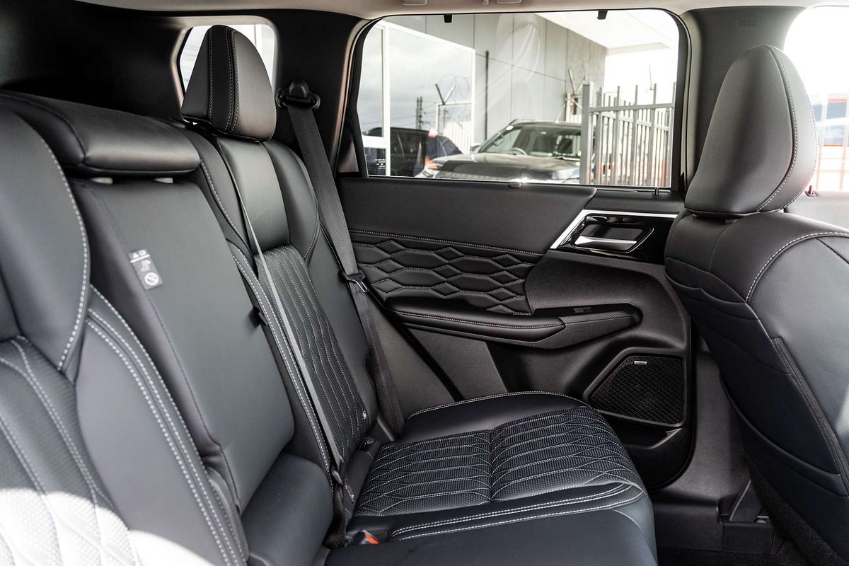 2025 Mitsubishi Outlander Exceed ZM