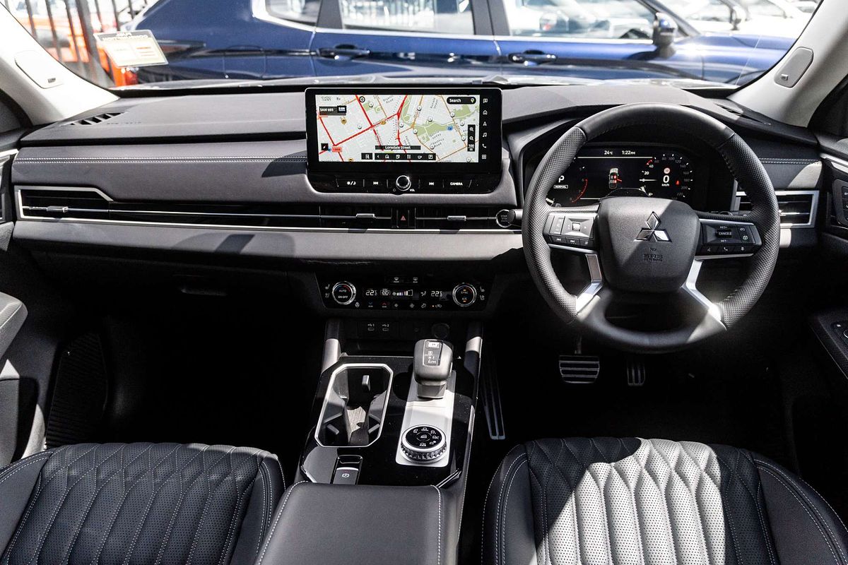 2025 Mitsubishi Outlander Exceed ZM