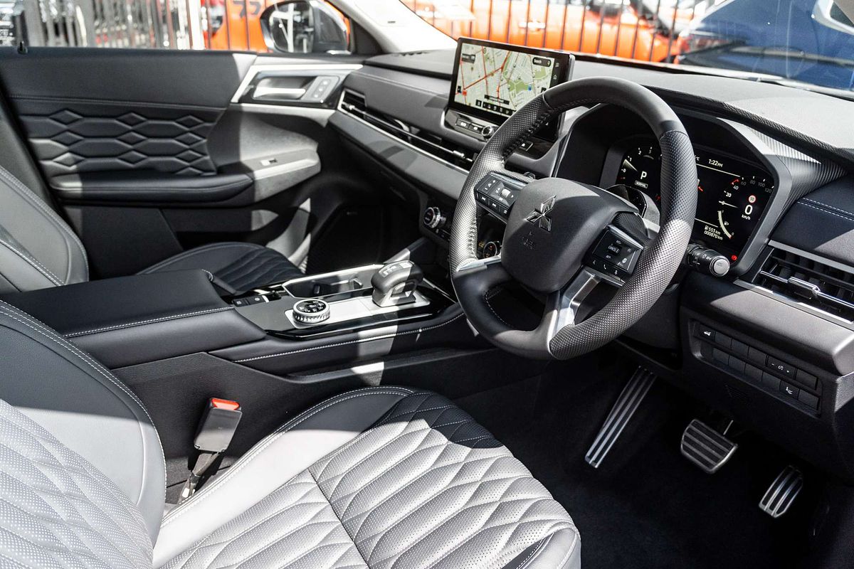 2025 Mitsubishi Outlander Exceed ZM