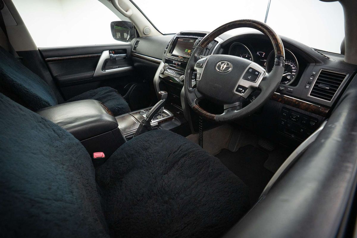 2015 Toyota Landcruiser Sahara VDJ200R