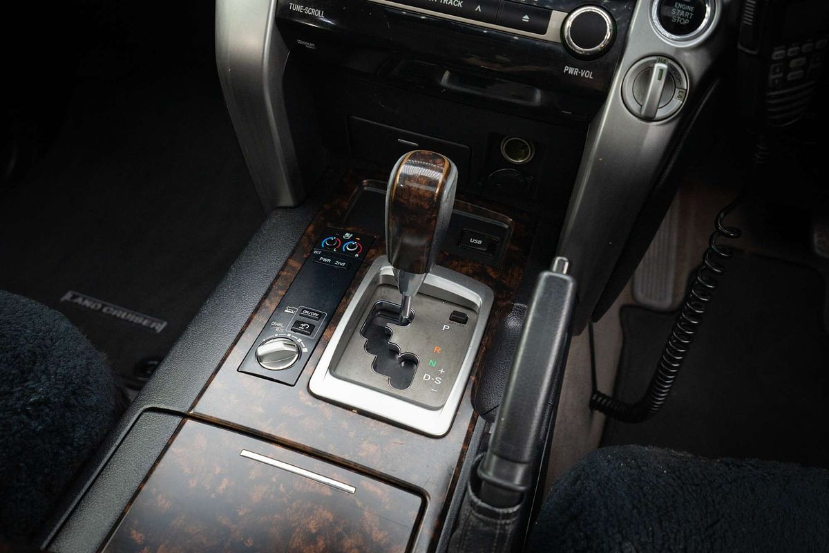 2015 Toyota Landcruiser Sahara VDJ200R