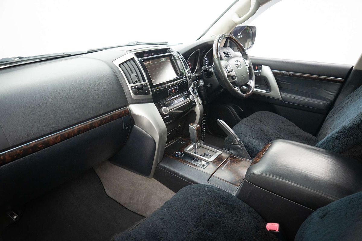 2015 Toyota Landcruiser Sahara VDJ200R