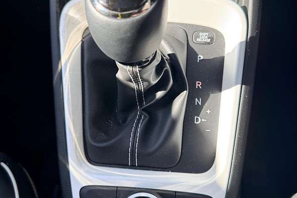 2024 Hyundai Venue Elite QX.V5