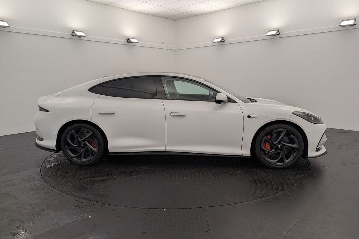 2025 MG IM5RWD100PLAT