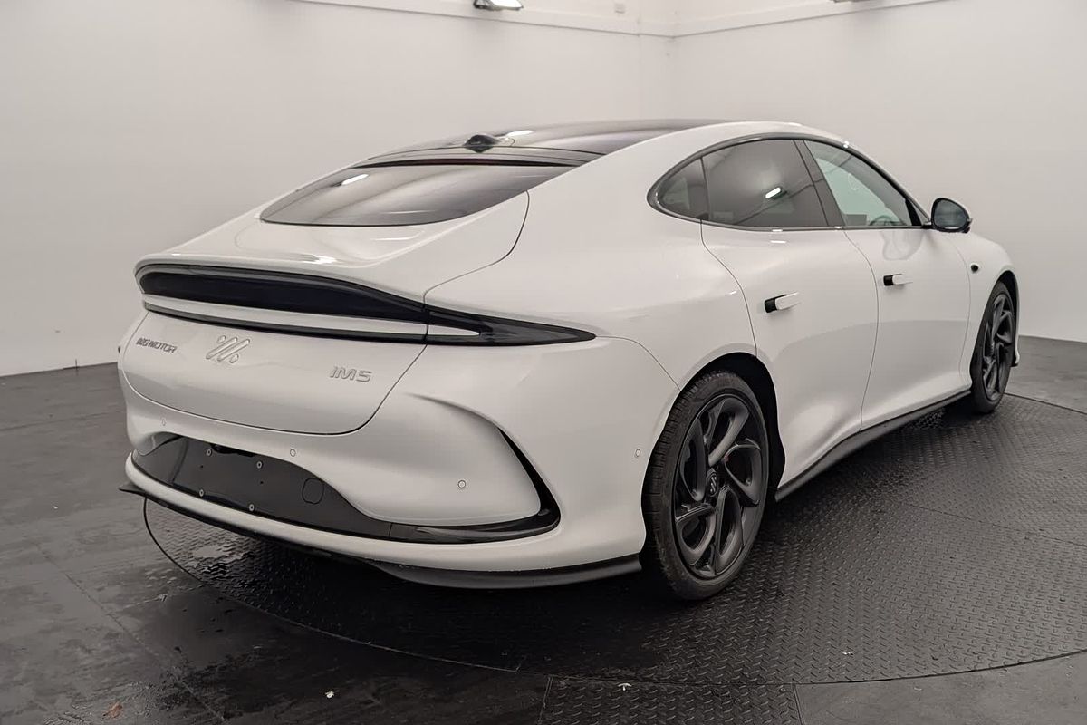 2025 MG IM5RWD100PLAT