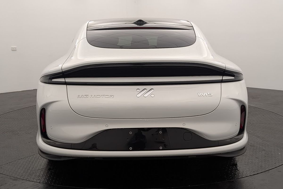 2025 MG IM5RWD100PLAT