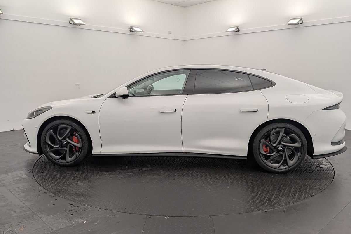 2025 MG IM5RWD100PLAT