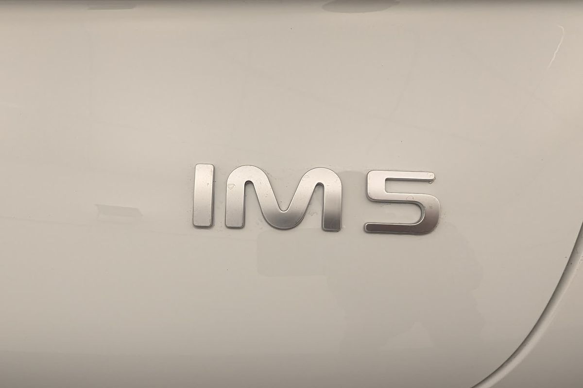 2025 MG IM5RWD100PLAT