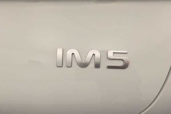 2025 MG IM5RWD100PLAT