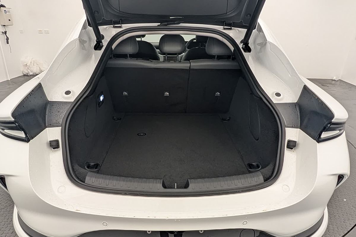 2025 MG IM5RWD100PLAT