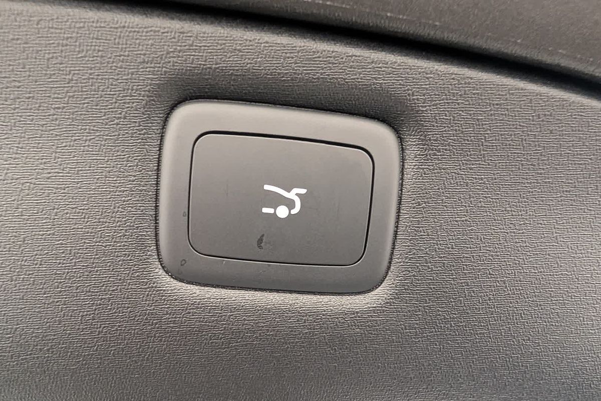 2025 MG IM5RWD100PLAT