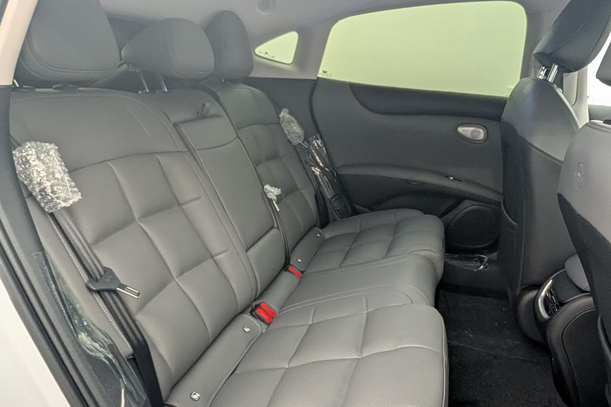 2025 MG IM5RWD100PLAT