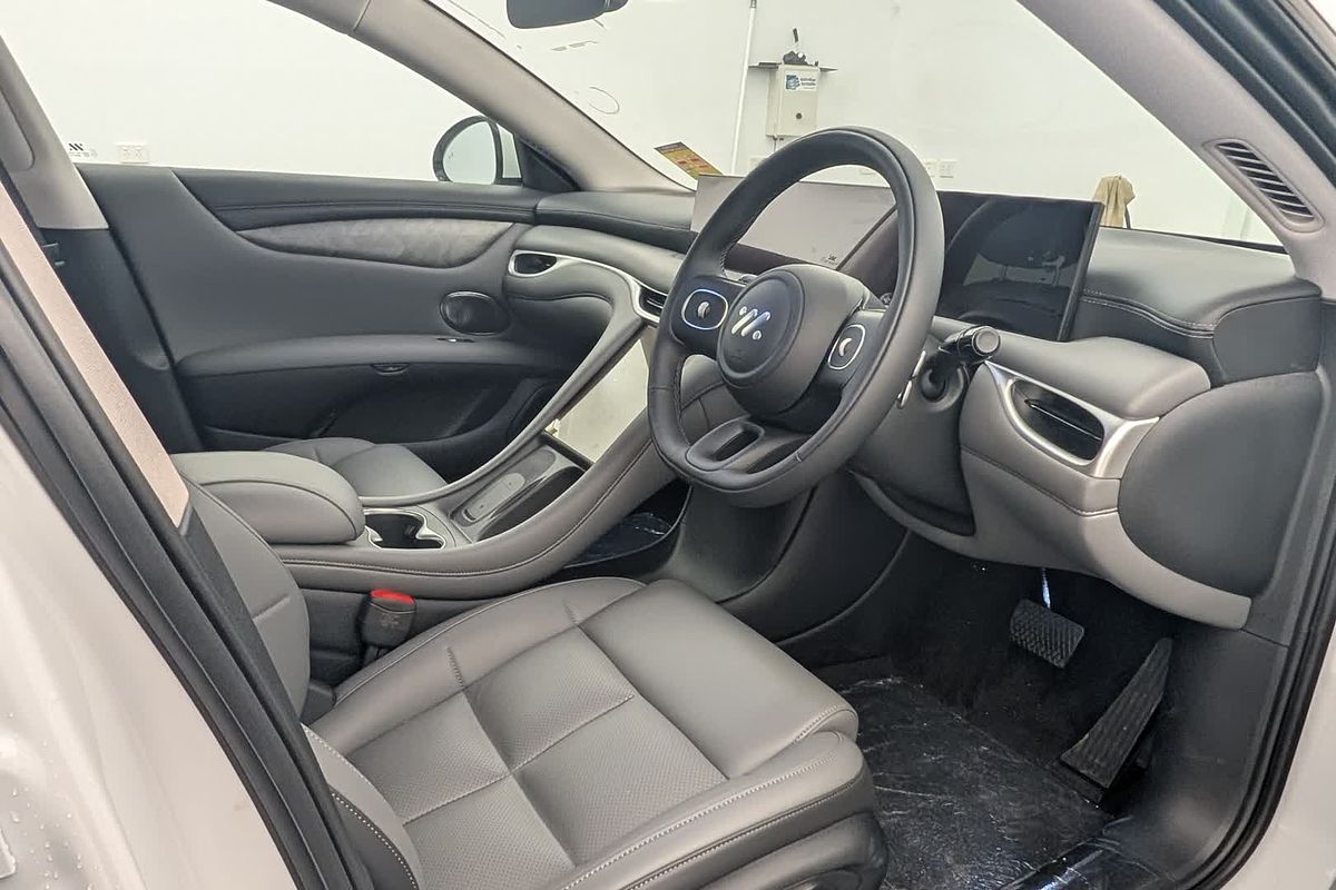 2025 MG IM5RWD100PLAT