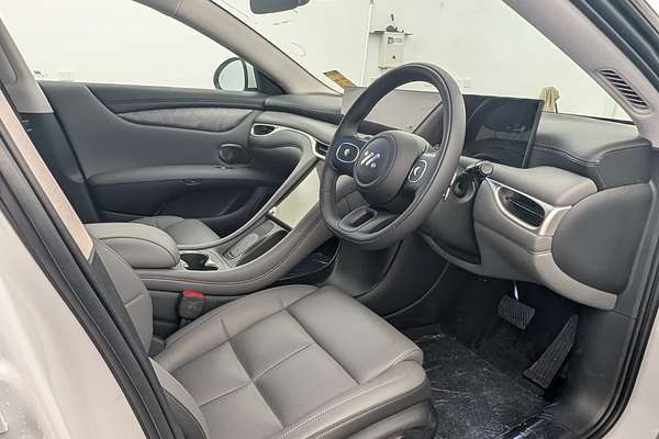 2025 MG IM5RWD100PLAT