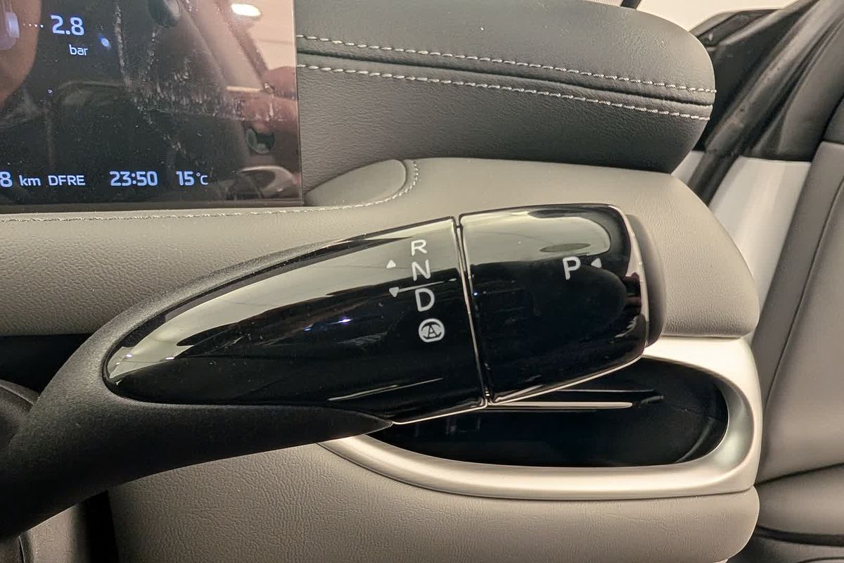 2025 MG IM5RWD100PLAT