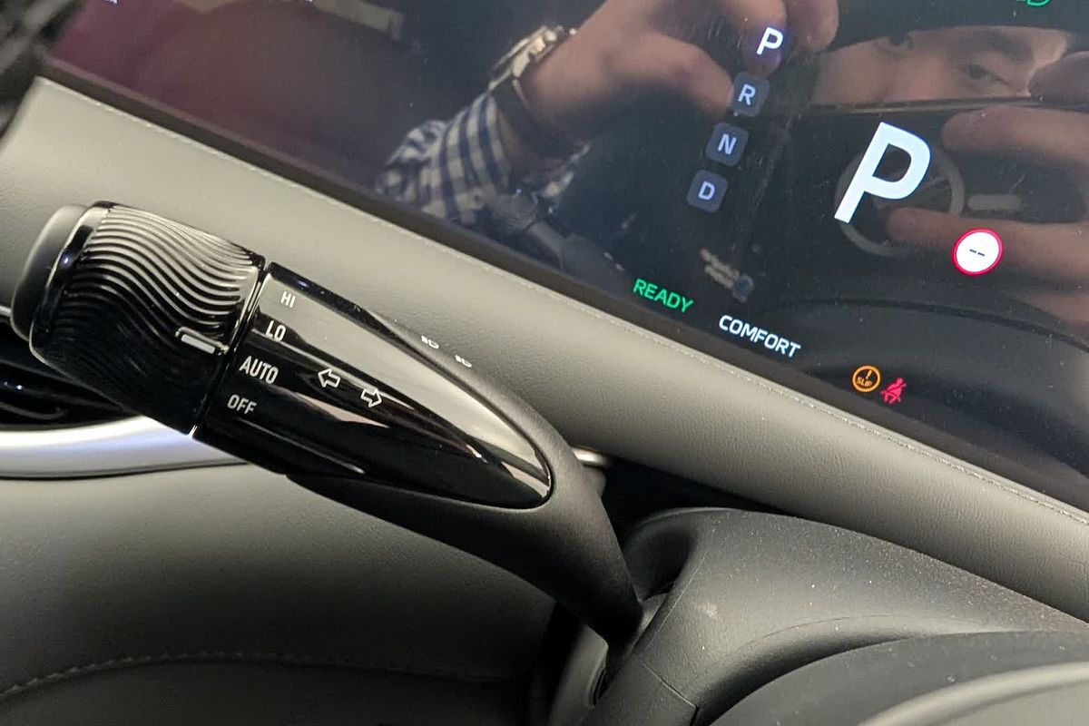 2025 MG IM5RWD100PLAT