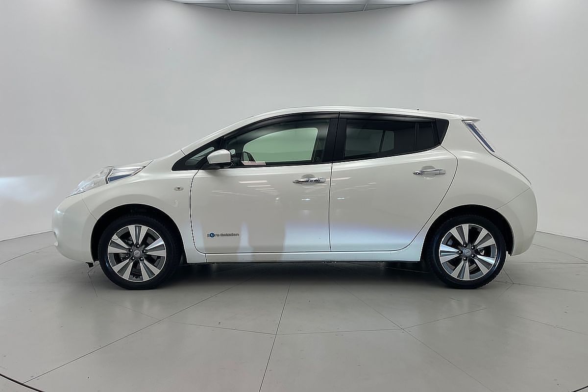 2017 NISSAN LEAF  AUTO 5D HATCHBACK NA