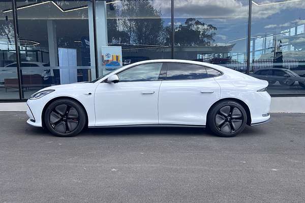 2025 MG IM5 Premium P12L