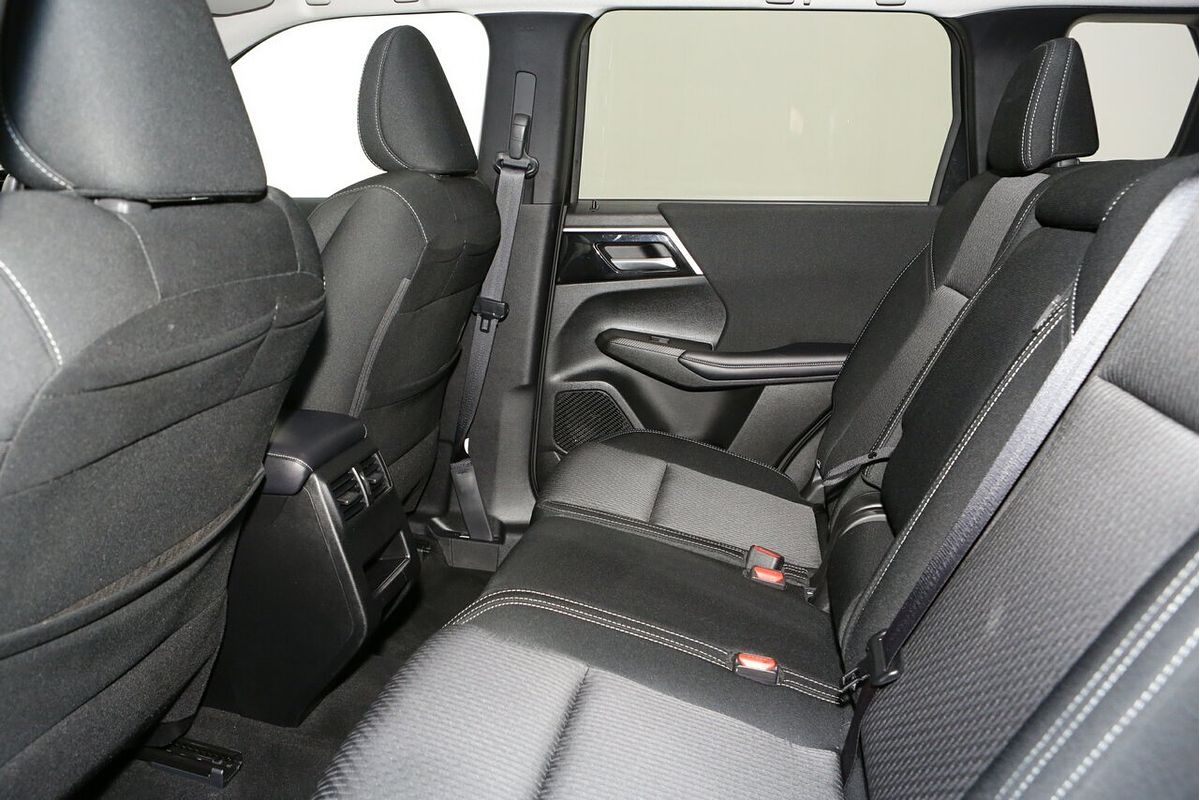 2024 Mitsubishi Outlander LS ZM