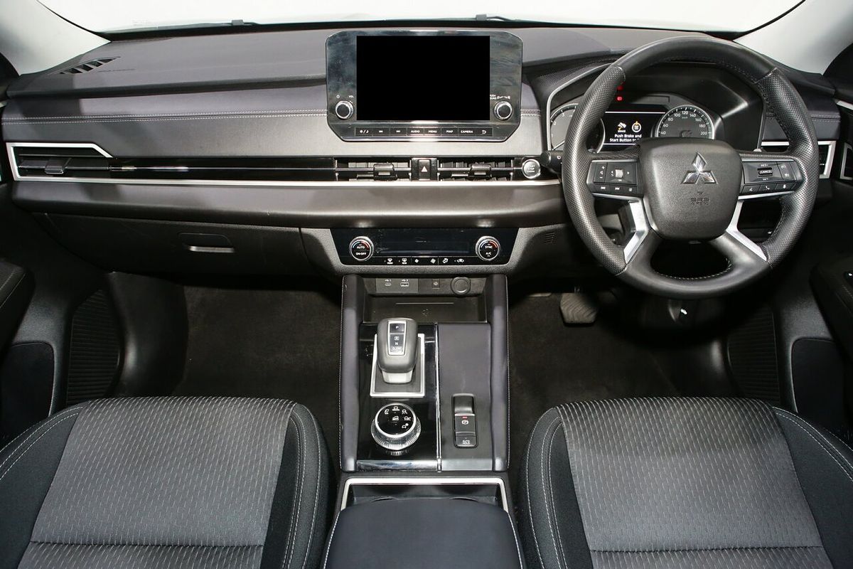 2024 Mitsubishi Outlander LS ZM