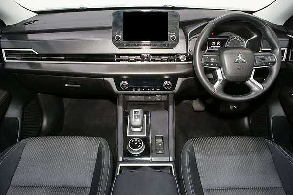 2024 Mitsubishi Outlander LS ZM