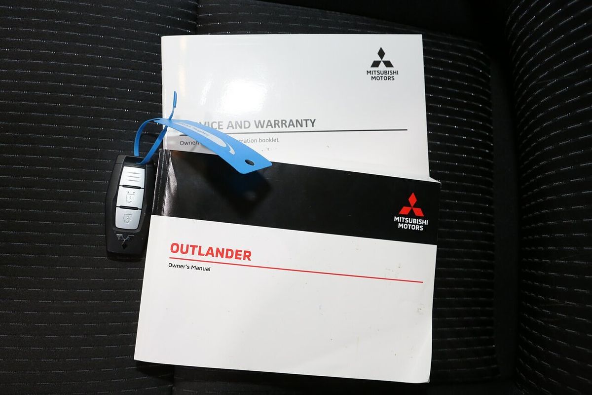 2024 Mitsubishi Outlander LS ZM