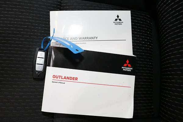 2024 Mitsubishi Outlander LS ZM